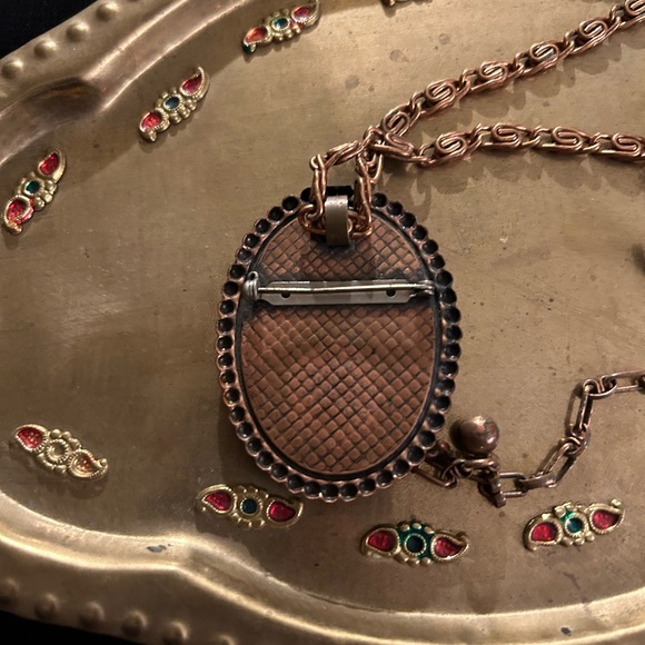 VTG Copper Tone Metal Cameo Necklace with optional brooch clasp. Unbranded. - Picture 4 of 8